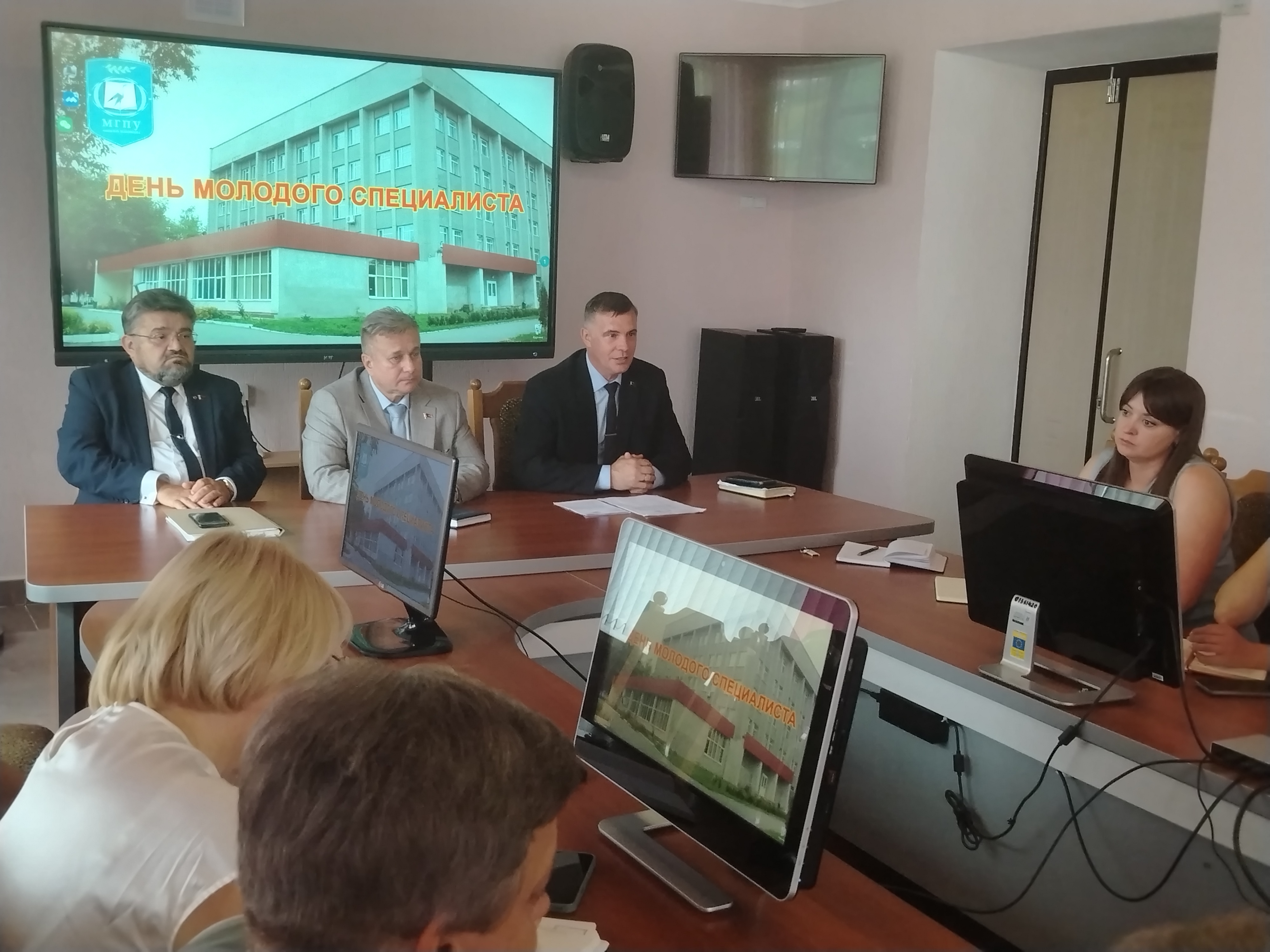 Участники круглого стола